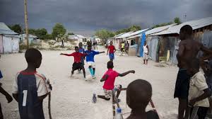 Le séisme de 2011 au japon a lui aussi déplacé l'axe de rotation de la terre d'une dizaine de centimètres  29  , et a provoqué un raccourcissement de la durée. Rts Decouverte Haiti Rts Ch