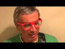 Learn colors in French with the song "Célébrons les couleurs!" by Etienne  and Roland Bibeau