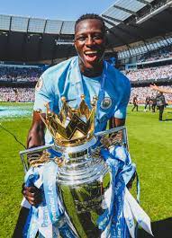 Marco verratti cavaliere omri (italian pronunciation: Epic Football On Twitter Benjamin Mendy S Last 12 Months Games 22 Trophies 6 Premier League 2 League Cup 2 World Cup 1 Community Shield 1 Averaging A Trophy Almost Every 3 And A Half Games Https T Co Feed4ym51p