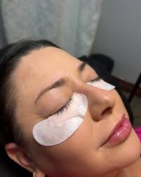 We love a good lash and brow transformation ♥️👏🏼 This was a classic set  with a brow lamination, tint and wax ✨