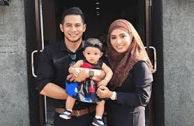 Pasangan ini memang nampak secocok dan sama padan. Mawar Terpaksa Pulang Pada Saat Akhir Kerana Bapanya Jatuh Sakit Fizo Omar