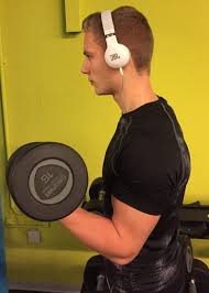 Wenn man es richtig macht, dann steht es den ãœbungen im also wer bislang kaum muskeltraining gemacht hat, dem kann ich das hier dargestellte hã¤usliche ãœbungsprogramm nur wã¤. Muskelaufbau Zuhause Training Ernahrung Trainingsplan