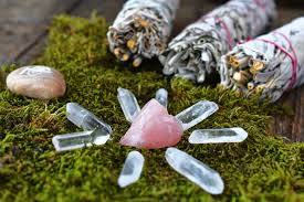 The addition of manganese or titanium in it gives it its rosey pink colour. How To Set Intentions With Rose Quartz 4 Intention Practices