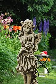 Mit einem wasserfensten stift werden die scheiben beschriftet. Deko Garten Elfe Aus Steinguss Papavera
