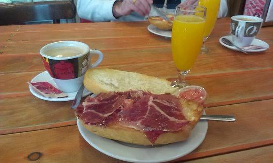 tostada con jamon, cafe con leche y zumo natural: fotografía de Taberna El Papelon, Sevilla - Tripadvisor