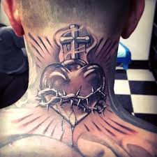The razor is shown as if it is slicing through flesh to reveal the insides. Barbed Wire Heart Tattoo Idea