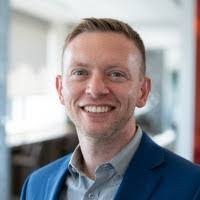 Kelly Dearth's Instagram, Twitter & Facebook