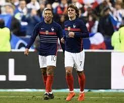 Il appartient à sa magnifique. Un Maillot Inspire De France 98 Pour Les Bleus A L Euro 2020