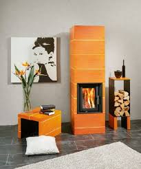 Ein Wohltuender Kachelofen Fur Ein Gemutliches Zuhause Warmstens Empfohlen Kachelofen Dekor Kamin