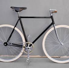 Die Fahrrader Von Francesco Bertelli Sind Etwas Ganz Besonderes Weniger Sportgerate Als Rollende Kunstwerke Zah Fixie Fahrrad Retro Fahrrad Oldschool Fahrrad