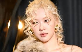 ROSÉ simultaneously charts 8 tracks from “rosie”