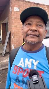 Por el momento se encuentra cerrada la carretera que conduce de Nueva  Italia a Lombardía a la altura de La Laguna, justo en el cruce de las vías  férreas por arroceros de