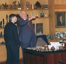 Breite 110cm, tiefe 60 cm, höhe 72bzw 125 mit aufsatz. Mobel Streit Dirk Niebel Und Der Kampf Um Kohls Schreibtisch Welt