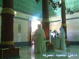 Kaaba innen religion islam mekka die kaaba von innen mit videos und bildern weg zum islam kaaba wikipedia kaaba kaaba in mekka die geschichte des schwarzen monolithen was ist die kaaba und woher stammt sie seite 21 allmystery minarett und moderne dabonline deutsches architektenblatt die holzdecke der moschee mit kaaba stockfoto c theraja. Kaaba Innen