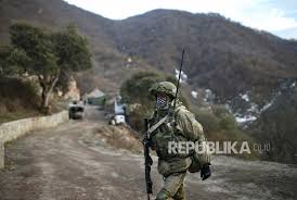 Anggota parlemen israel (knesset), menyebut gencatan senjata tanpa syarat dengan jalur gaza sebagai aib bagi rezim zionis dan mengutuknya. Rusia Gencatan Senjata Di Nagorno Karabakh Dilanggar Republika Online