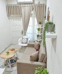 Penempatan furnitur di ruang tamu sederhana nantinya juga berpengaruh pada tamu yang datang terutama berkaitan dengan tempat duduk. Desain Ruang Tamu Sempit Yang Elegan Dan Menarik