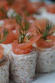 Petits Rouleaux Au Saumon Fume St Moret Citron Aneth Pour L Aperitif Recettes De Cuisine Recette Cuisine Et Boissons
