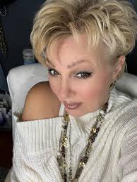 you glow differently with good people in your life