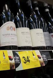 Un petit prix, c'est la promesse de ces bouteilles qui vont régaler les papilles des vrais aventuriers du vin. Carrefour Brade Sa Foire Aux Vins Avec Des Bons D Achat Distribution Rayon Boissons