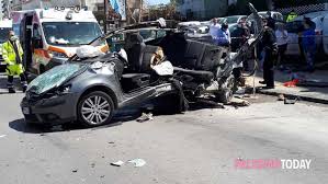 Fidel, cristo e vasco rossi: Incidente In Via Messina Marine Sorpasso Fatale Un Morto