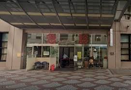 财团法人国泰综合医院 ，创立于西元1974年，由 国泰人寿 捐助成立。 2008年12月更名为 国泰医疗财团法人 ，目前旗下有三家医院及一家诊所。 Kqaatca3bc 9sm