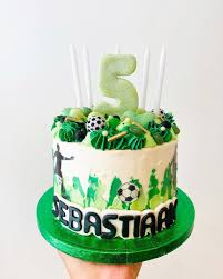 2¼ wide x 1¾ long x 3 tall player: Eat Your Heart Out By Max On Instagram Voetbaltaart Taart Cake Soccercake Soccer Oreo Birthday In 2021 Soccer Birthday Cakes Soccer Cake Cupcake Cakes