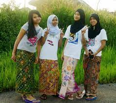 Gambar lucu bergerak untuk wa gambar lucu bahasa minang gambar lucu buat wa gambar lucu batak gambar lucu bikin pikira. 3 Cara Pakai Kain Batik Dengan Betul Yang Ramai Generasi Kini Tidak Tahu