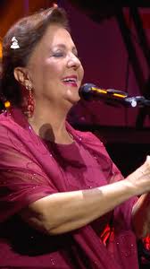 Con una hermosa interpretación de 🎶Un Canto a Mi Cuba 🎶 Ángela Álvarez,  nominada a Mejor Nuevo Artista, nos cuenta sobre el momento en que se  enteró de este reconocimiento: “me da