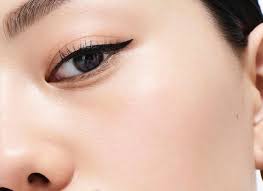 Up your eye makeup with a strong brow game! How To Apply Eyeliner For Your Specific Eye Shape