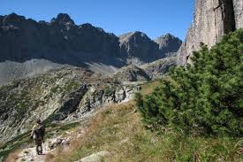 Als höchster teil der karpaten hält die hohe tatra, deren größter anteil zur slowakei, ein kleinerer teil zu polen gehört, unvergessliche bergerlebnisse für passionierte wanderer bereit.beeindruckende naturlandschaften stehen hier unter besonderem. Polen Und Slowakei Komfort Wanderreise Hohe Tatra