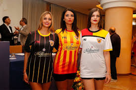 Die letzten 6 spiele benevento calcio. Maglie Benevento 2017 2018 L Esordio In Serie A Con Fg Sport