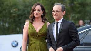 Lesen sie hier alle nachrichten der faz zu den folgen seiner politik. Heiko Maas Privat Zwischen Politik Und Glamour So Lebt Unser Aussenminister News De