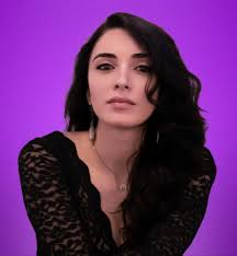 Hi everyone, happy holidays to you all! I'm Irma, a concert pianist, single  mom, and proud founder of Piano Gym. After 25+ years of international  teaching and performance, I've channeled my expertise