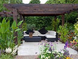 Available in all shapes, sizes and materials from the traditional wood to contemporary steel, aluminium and sunbrella fabric for growing climbing plants to taking shelter from the sun. Pergola Bilder Gestaltung Und Tipps Mein Schoner Garten
