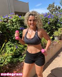 Casey Nezhoda  cbargainhunters Гола изтичане OnlyFans снимка 1 - Nudogram  v2.1