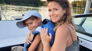 How can i contact monika mrozowska's management team or agent details, and how do i get in touch directly? Monika Mrozowska Dziecko I Figura