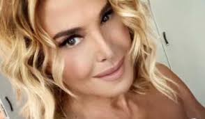 Jun 03, 2021 · barbara d'urso paparazzata con il suo nuovo amore francesco zangrillo.i due, lei 64 e lui 48 anni, sono stati beccati dal quotidiano oggi a cena al ristorante la briciola, nel centro di milano. Francesco Zangrillo Sarebbe Il Corteggiatore Di Elisabetta Gregoraci