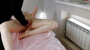 视频。按摩治疗师向我自慰