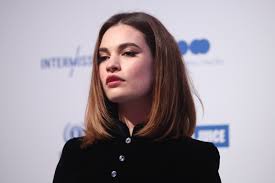 В 2010 году окончила гилдхоллскую школу музыки и театра в лондоне. Who Is Lily James As Actress Romantically Linked To Dominic West
