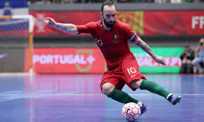 If this sounds like fun to you, organize a futsal match between you and your friends! Ricardinho Futsal King Who Combines The Qualities Of Ronaldo And Messi Futsal The Guardian