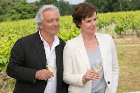 Enfin une série sur le vin, avec des enquetes policiers, un peu à la manière de la série de france 3 meurtres à. Avis Et Audience Le Sang De La Vigne Le 16 Juin 2018 Retour A Nantes Avec Claire Nebout Actualite Tv Nouveautes Tele Com