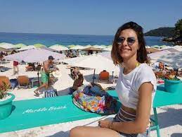 Insan nasıl bu kadar güzel gülebilir yahu, buse'nin yüzü de, gülüşü de çok güzel. Buse Yildirim Kimdir Maksatbilgi