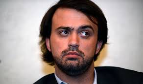 He is a member of the social convergence political party and also helped found the autonomous left movement in 2006 while still a student. Que La Presidenta De La Udi Nos Critique No Tiene Precio Jorge Sharp Responde Al