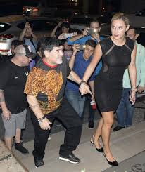 🙌 ¿cómo fue entrar al mundo mediático a partir de su relación con diego? Diego Maradona Liebes Zoff Verlobte Schmeisst Fussball Legende Raus Fussball Bild De
