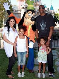 Kobe Bryant With Wife Vanessa With Daughter S Natalia And Gianna Kobe Bryant Family Kobe Bryant 24 Kobe Bryant