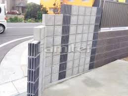 施工例化粧ブロック塀 東洋工業toyo ソリッドストーン ポイント エッジ ブロック塀 塀 家 外観