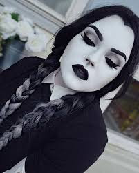 10 Halloween Makeup Ideas Pretty Scary Halloween Makeup Pretty Halloween Makeup Easy Halloween Costumes Makeup