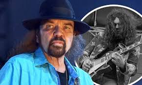 Leslie Hawkins's Instagram, Twitter & Facebook