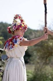 Pierwsze trzy skojarzenia, które opisują szwecję? 19 Midsommar Ideas Filmy Piekni Celebryci Wianek