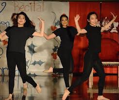 Everyone Did A Fantastic Job In The Christmas Dance Recital Really Great Alemanydanceteam Alemanyhiphop Christmas Dance Dance Recital Recital